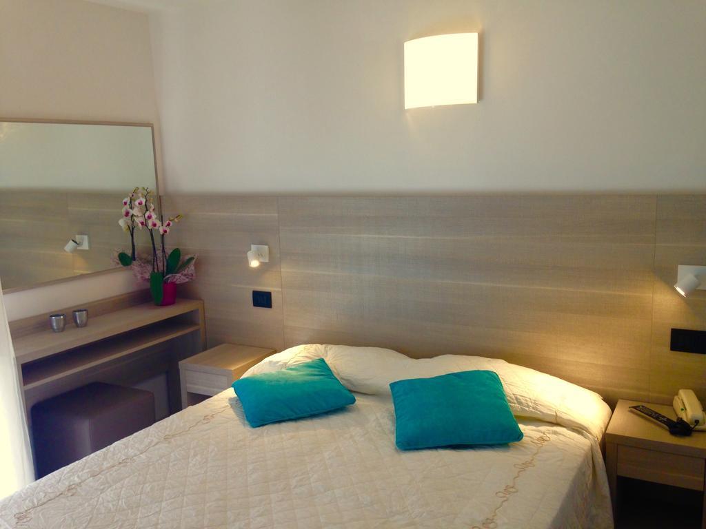 Hotel Daniela Римини Екстериор снимка